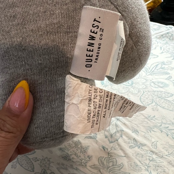 Queenwest trading co gray Rino - Picture 9 of 9